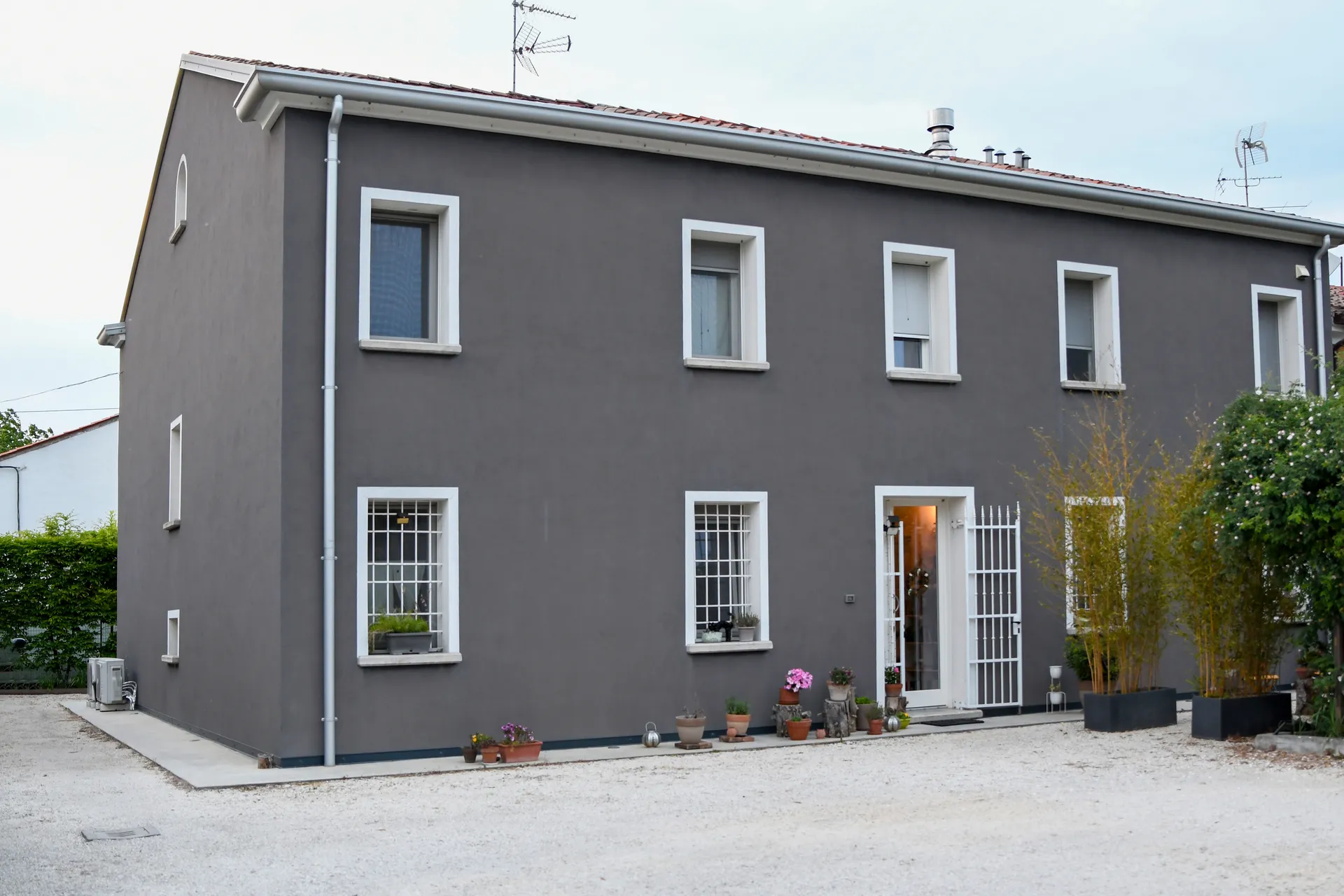 Facciata esterna della corte mantovana del B&B Zucchero sui Baffi